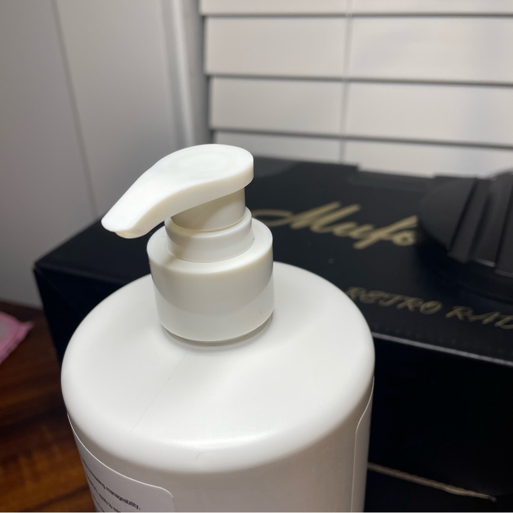 OLAPLEX No.5 Fine Bond Maintenance Conditioner - White - Picture 3 of 4